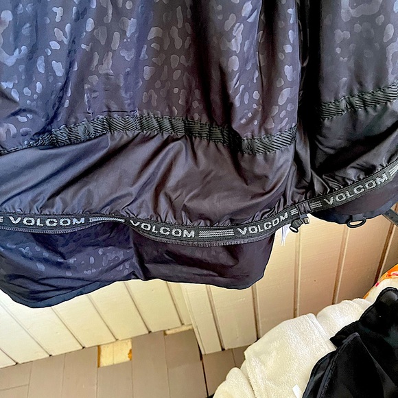 Women’s Volcom Snowboard Jacket size M - Picture 12 of 13